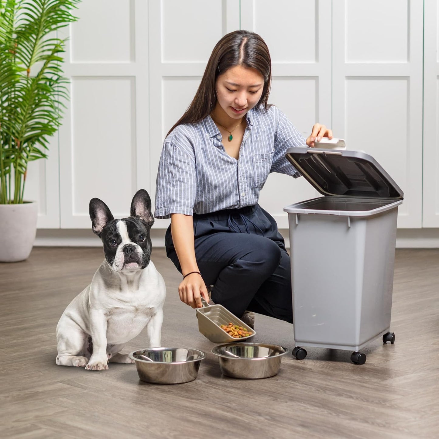 IRIS USA Dog Food Storage Container, Up to 30 lbs, Gray/Dark Gray